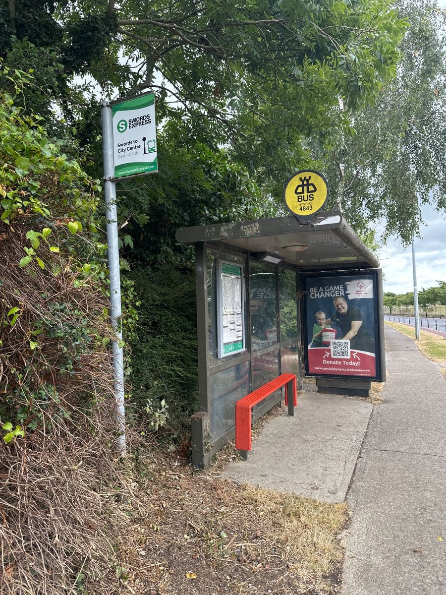 Bus from Berwick Walk to Abbey St, Eden Quay and Merrion Square South — stop 4843 — bus stop